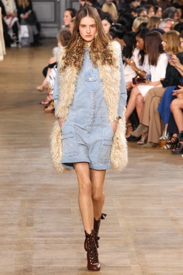 Sanne Vloet shows Parijs Fall 2015 Chloé