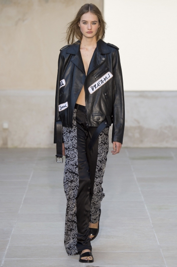 Sanne Vloet shows Paris Spring Summer 2016 Each x Other