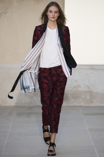 Sanne Vloet shows Paris Spring Summer 2016 Each x Other