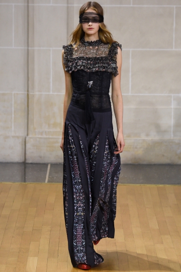 Sanne Vloet shows Paris Spring Summer 2016 Veronique Branquinho