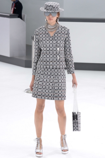 Romy Schönberger shows Paris Spring Summer 2016 Chanel