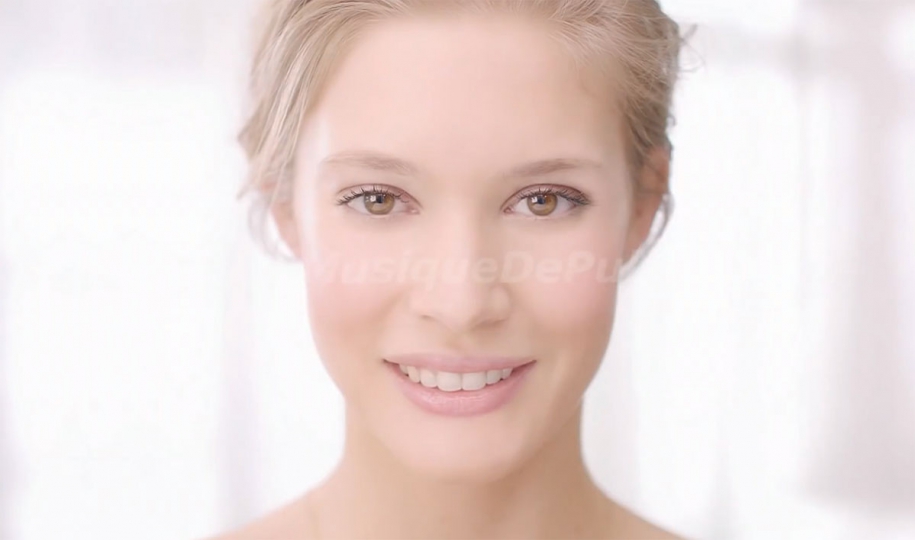 Rianne Haspels for commercial  Garnier BB Light 2015. 