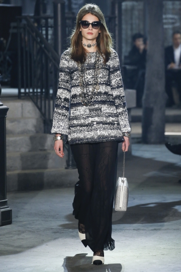 Romy Schönberger show Chanel Pre-Fall 2016 