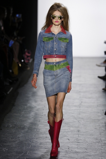 Sanne Vloet shows NY Fall 2016 Jeremey Scott