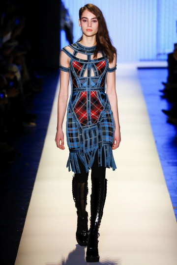 Romy Schönberger shows NY Fall 2016 Herv&eacute; L&eacute;ger