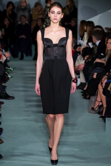 Romy Schönberger shows NY Fall 2016 Oscar de la Renta