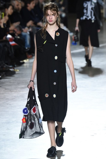 Estella Boersma shows London Fall 2016 Christopher Kane