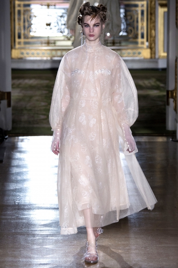 Estella Boersma shows London Fall 2016 Simone Rocha