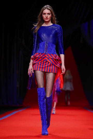 Sanne Vloet shows Milan Fall 2016 Elisabetta Franchi