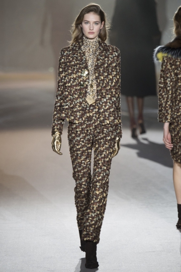 Sanne Vloet shows Milan Fall 2016 Ermanno Scervino