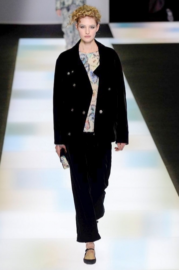 Sanne Vloet shows Milan Fall 2016 Giorgio Armani 
