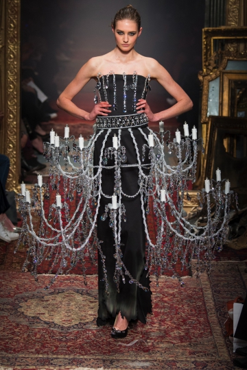 Sanne Vloet shows Milan Fall 2016 Moschino