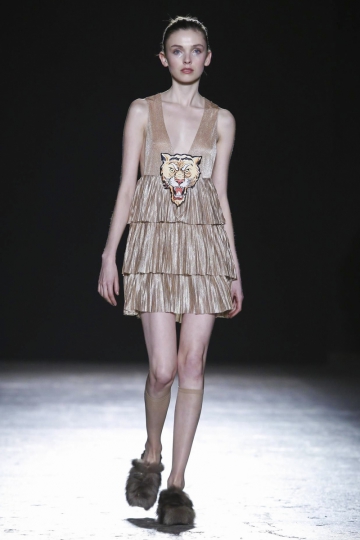 Jacobien van der Kleij shows Milan Fall 2016 Cristiano Burani