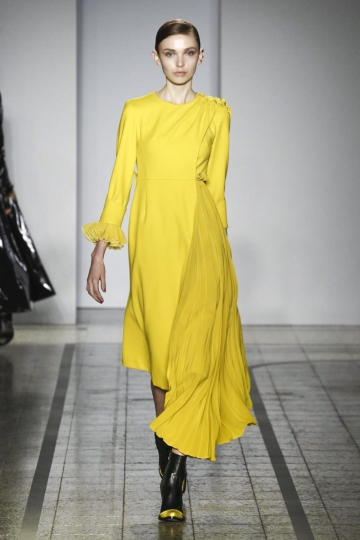 Jacobien van der Kleij shows Milan Fall 2016 Mila Schon