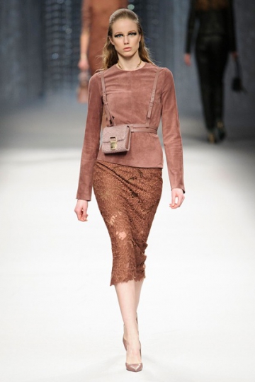 Quirine Engel shows Milan Fall 2016 Aigner