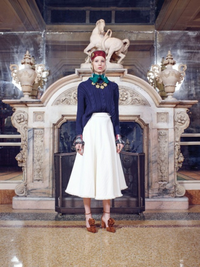 Quirine Engel shows Milan Fall 2016 Rosella Jardini