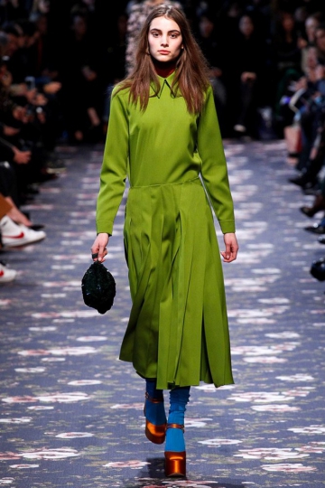 Romy Schönberger shows Parijs Fall 2016 Rochas