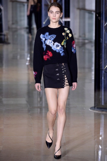 Romy Schönberger shows Parijs Fall 2016 Anthony Vaccarello