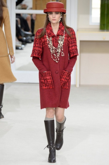 Romy Schönberger shows Parijs Fall 2016 Chanel