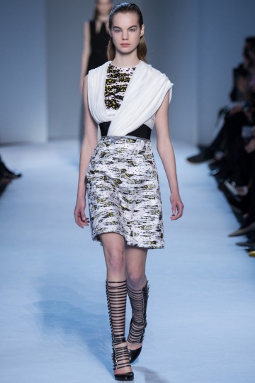 Estella Boersma shows Parijs Fall 2016 Giambattista Valli
