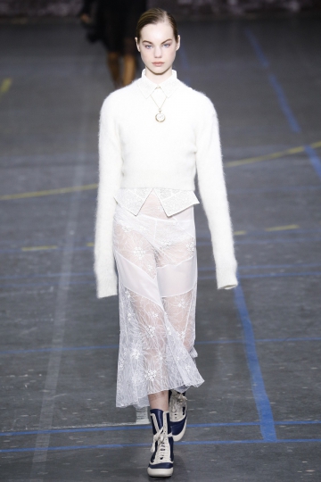 Estella Boersma shows Parijs Fall 2016 John Galliano