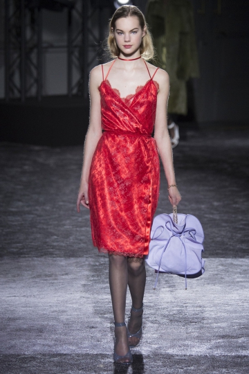 Estella Boersma shows Parijs Fall 2016 Nina Ricci