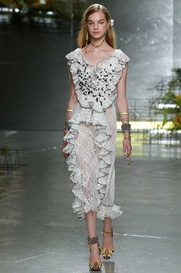 Estella Boersma shows NY Spring 2017 Rodarte