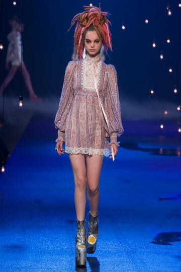 Estella Boersma shows NY Spring 2017 Marc Jacobs