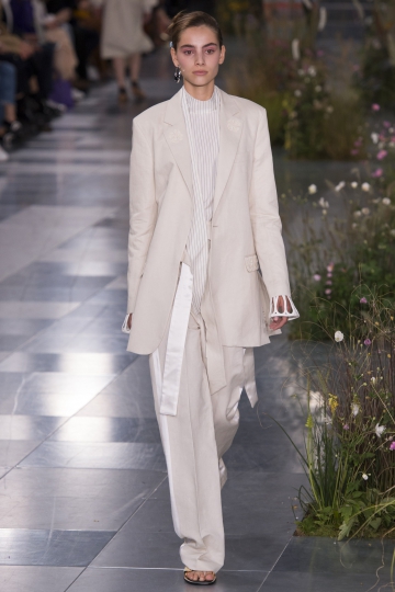 Romy Schönberger shows London Spring 2017 Paul Smith