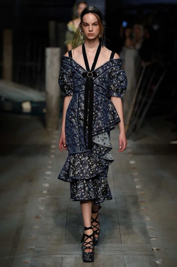 Estella Boersma shows London Spring 2017 Erdem