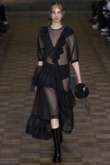 Estella Boersma shows London Spring 2017 Simona Rocha
