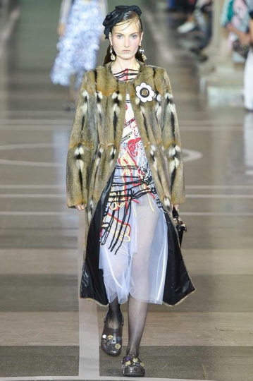 Laïs van Niel opened show Christopher Kane London Spring 2017 Christopher Kane