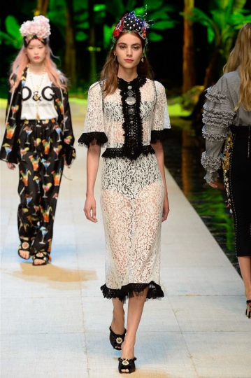 Romy Schönberger shows Milan Spring 2017 Dolce & Gabbana 