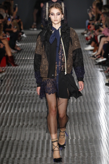 Romy Schönberger shows Milan Spring 2017 N.21