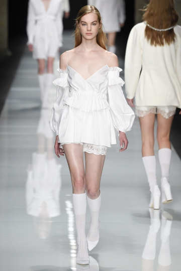 Estella Boersma shows Milan Spring 2017 Francesco Scognamigli