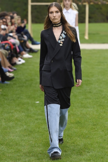 Laïs van Niel shows Paris Spring 2017 Each X Other 