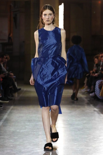 Laïs van Niel shows Paris Spring 2017 Moon Young Hee