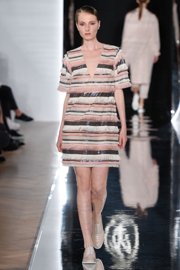 Laïs van Niel shows Paris Spring 2017 Valentin Yudashkin