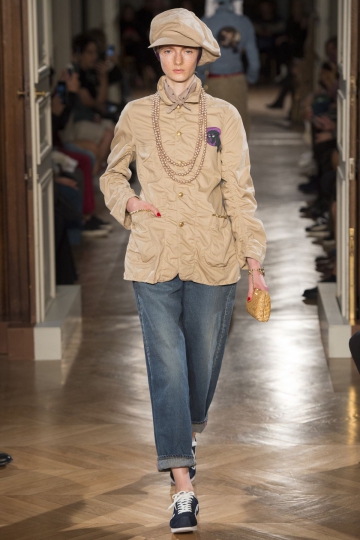 Veerle Verboom shows Parijs Spring 2017 Undercover