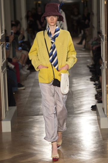 Veerle Verboom shows Parijs Spring 2017 Undercover
