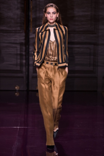 Romy Schönberger shows Parijs Spring 2017 Nina Ricci 