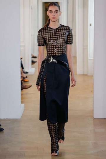 Romy Schönberger shows Parijs Spring 2017 Courreges