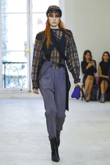 Melody Vroom show Louis Vuitton  Exclusive Spring 2017 Louis Vuitton