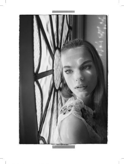 Estella Boersma for Vogue Turkey January 2017, photographer Tom Craig, stylist Konca Aykan, hair Karin bigler, make-up Lotten Holmqvist 