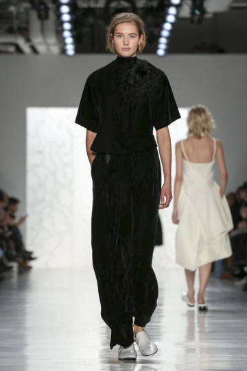 Sanne Vloet for shows Fall/Winter NY 2017 Noon By Noor