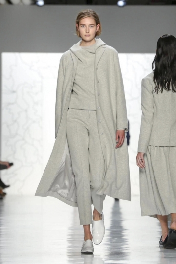 Sanne Vloet for shows Fall/Winter NY 2017 Noon By Noor