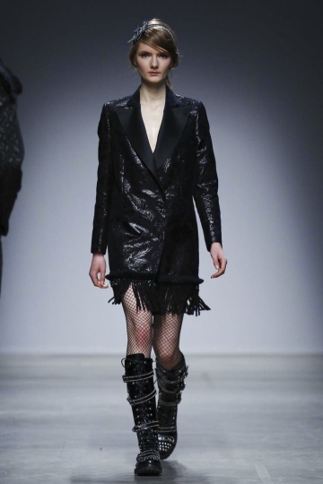 Veerle Verboom shows  FW 2017 Londen Christian Pellizzari 