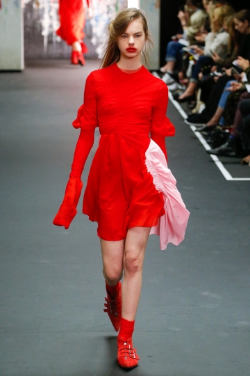 Estella Boersma shows FW 2017 Londen Preen By Thornton Bregazzi