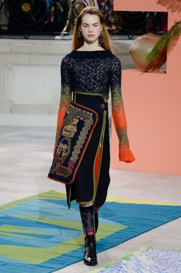 Estella Boersma shows FW 2017 Londen Peter Pilotto