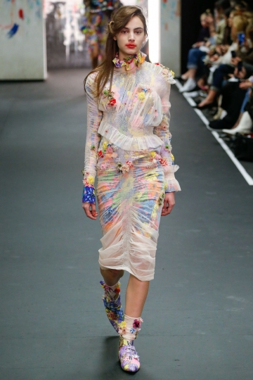 Romy Schönberger shows FW 2017 Londen Preen By Thornton Bregazzi 